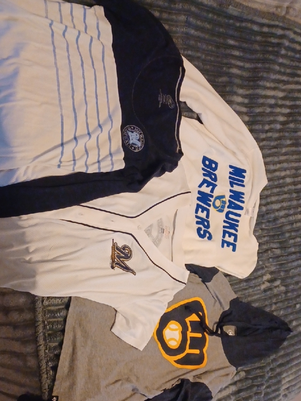 LOT of 4 Milwaukee Brewers Clothing